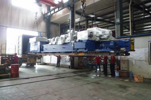 The deep hole drilling and boring machine exported by our company to Iran has been sent to Tianjin Port